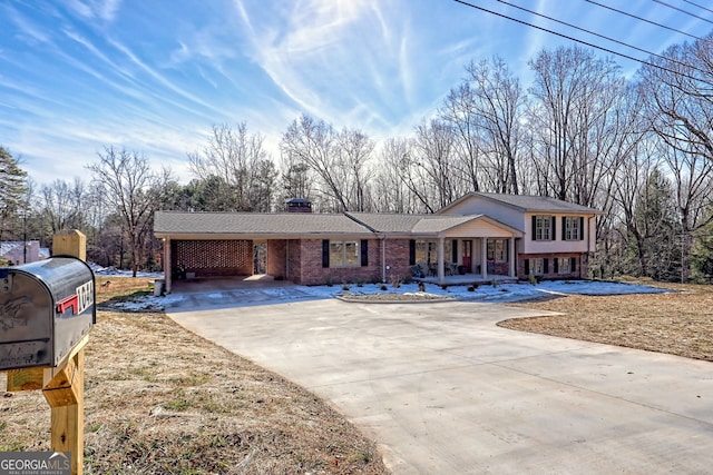 view of front of property featuring a porch and a carport