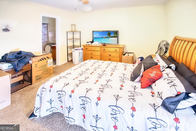 carpeted bedroom featuring ensuite bath and ceiling fan