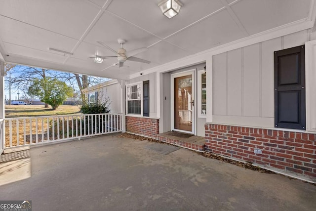 property entrance with a porch and ceiling fan