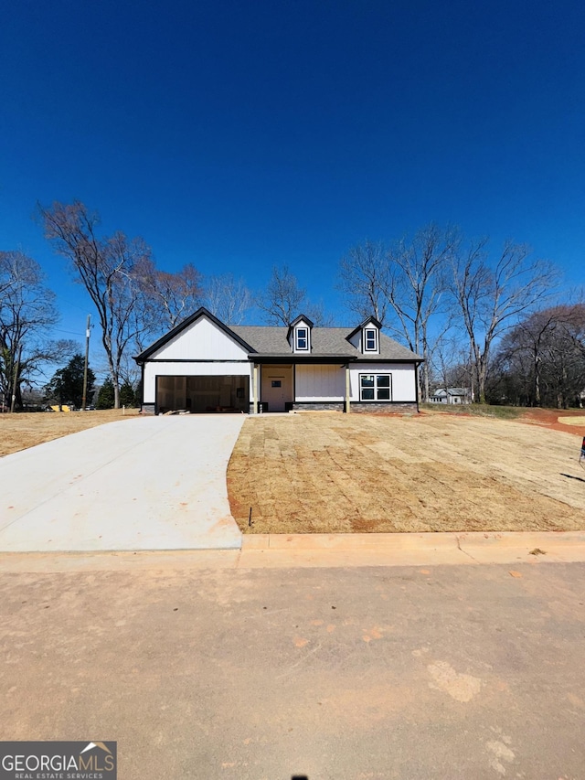 view of front of house featuring driveway and a garage