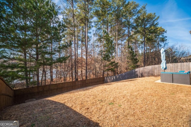 view of yard featuring an outdoor hangout area