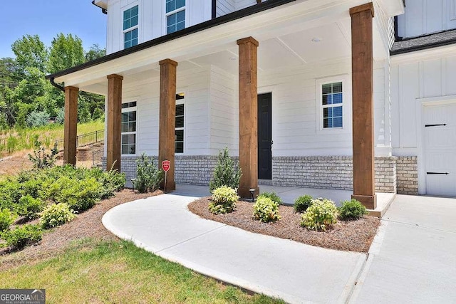 entrance to property featuring a porch