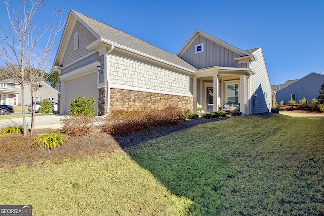 view of front facade featuring a front lawn and a garage