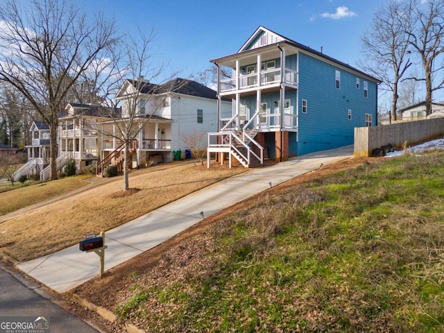 view of front of property featuring a front yard and a balcony