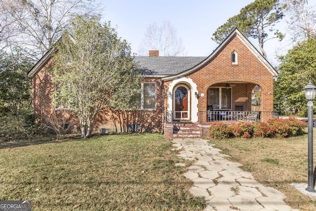 view of front of home featuring a porch and a front yard