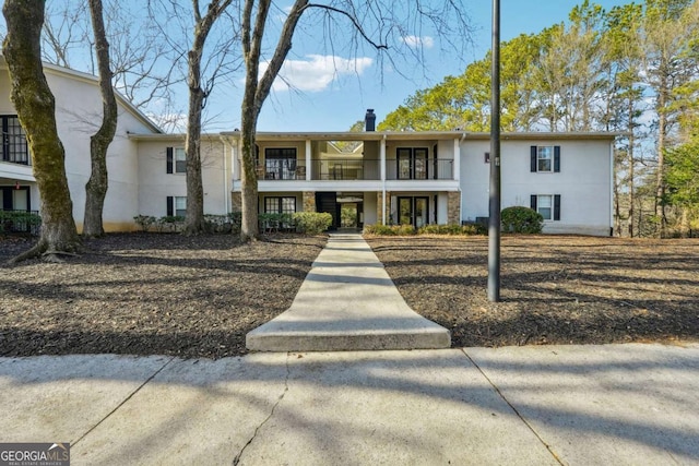 view of front of property featuring a balcony