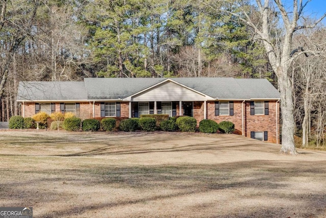 single story home featuring a front lawn