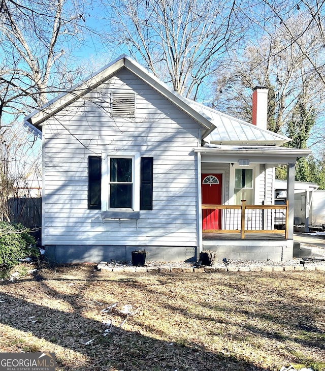 view of front of home featuring a porch