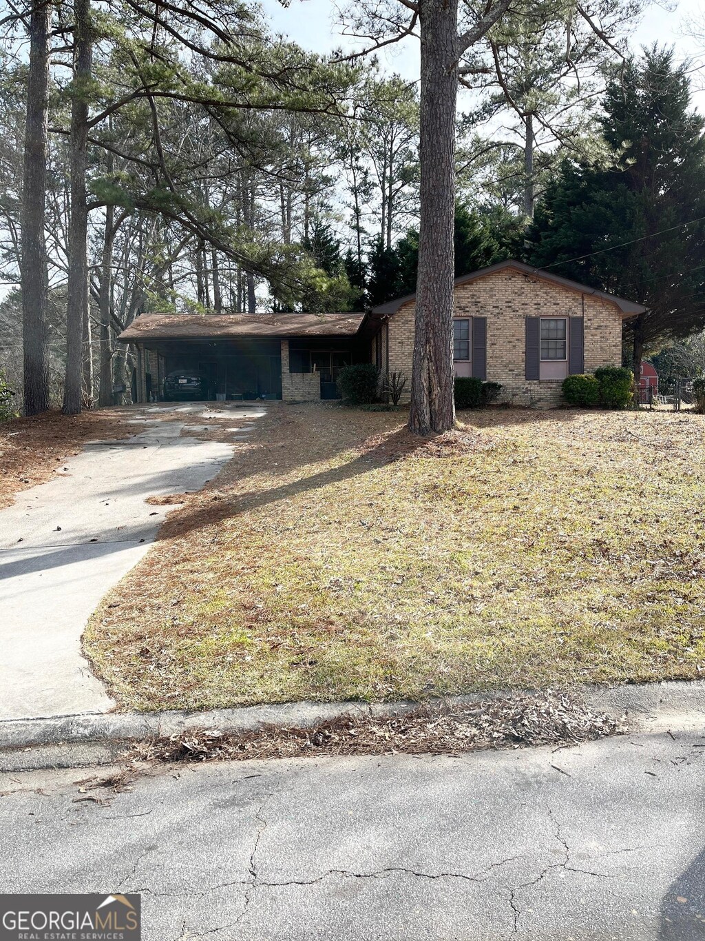 view of front of house with a carport