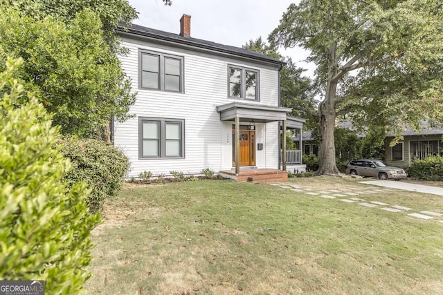 view of front of property featuring a front yard