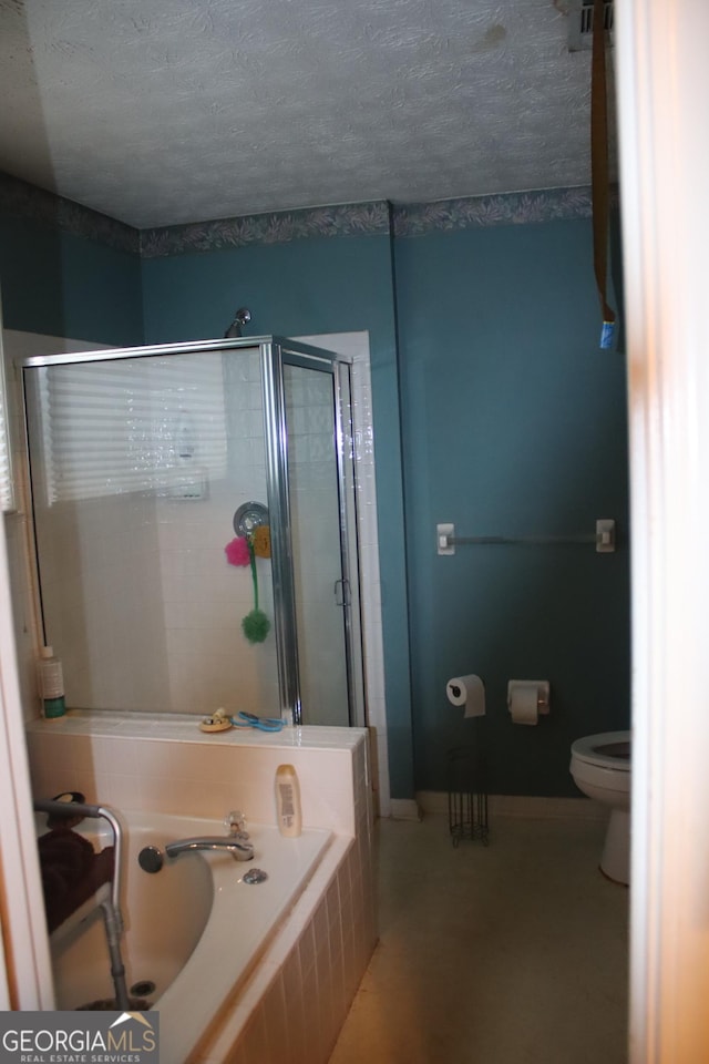 bathroom featuring a textured ceiling, toilet, and independent shower and bath