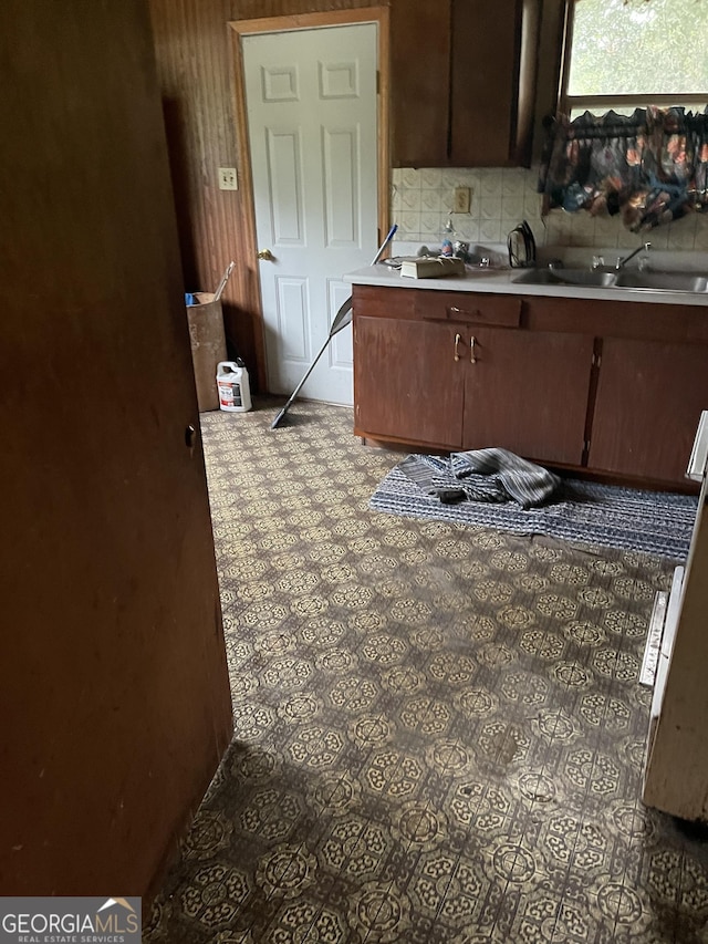 kitchen featuring sink and decorative backsplash