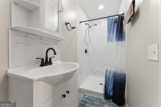 bathroom with a shower with curtain and vanity