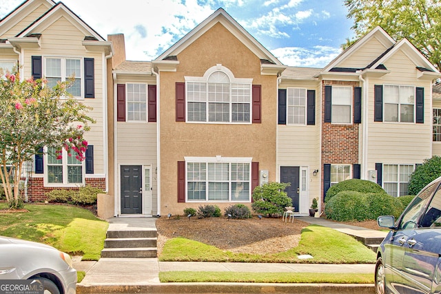 view of property featuring a front yard