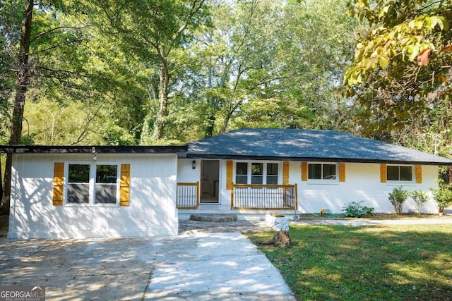 ranch-style house with a porch and a front lawn