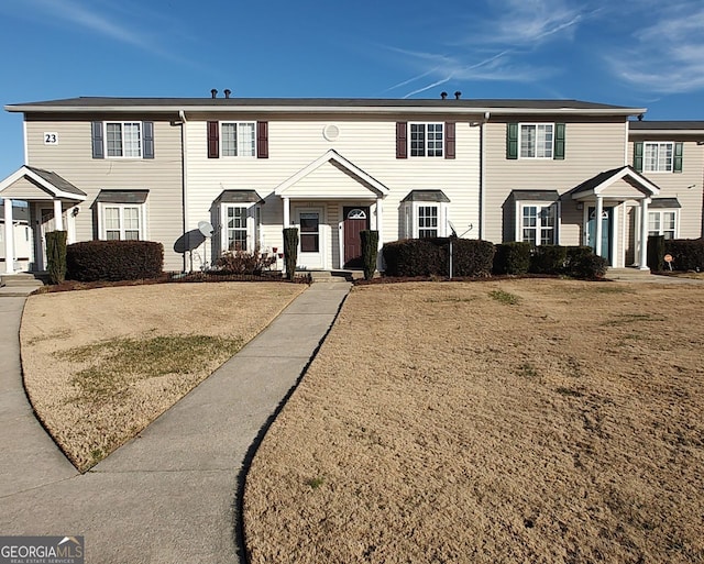 view of front of home with a front lawn