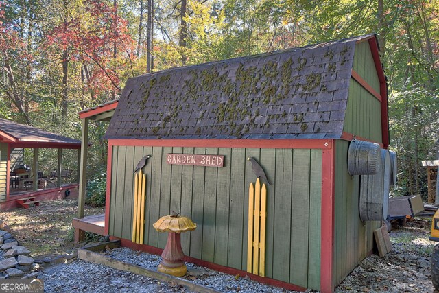 view of outbuilding