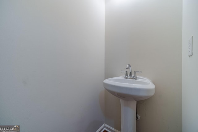 bathroom featuring sink