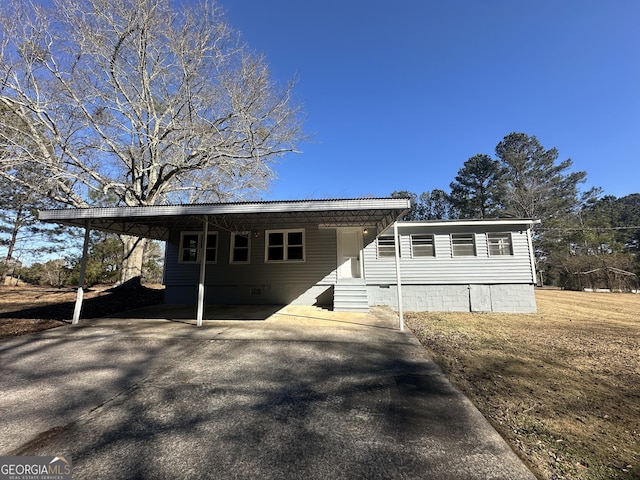 view of front facade with a carport