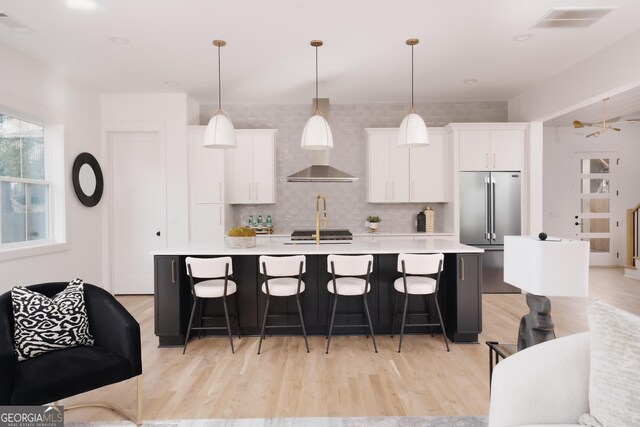 kitchen featuring pendant lighting, appliances with stainless steel finishes, sink, a kitchen island with sink, and ceiling fan