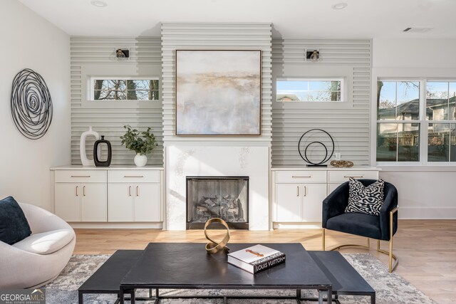 living room featuring light hardwood / wood-style floors and ceiling fan