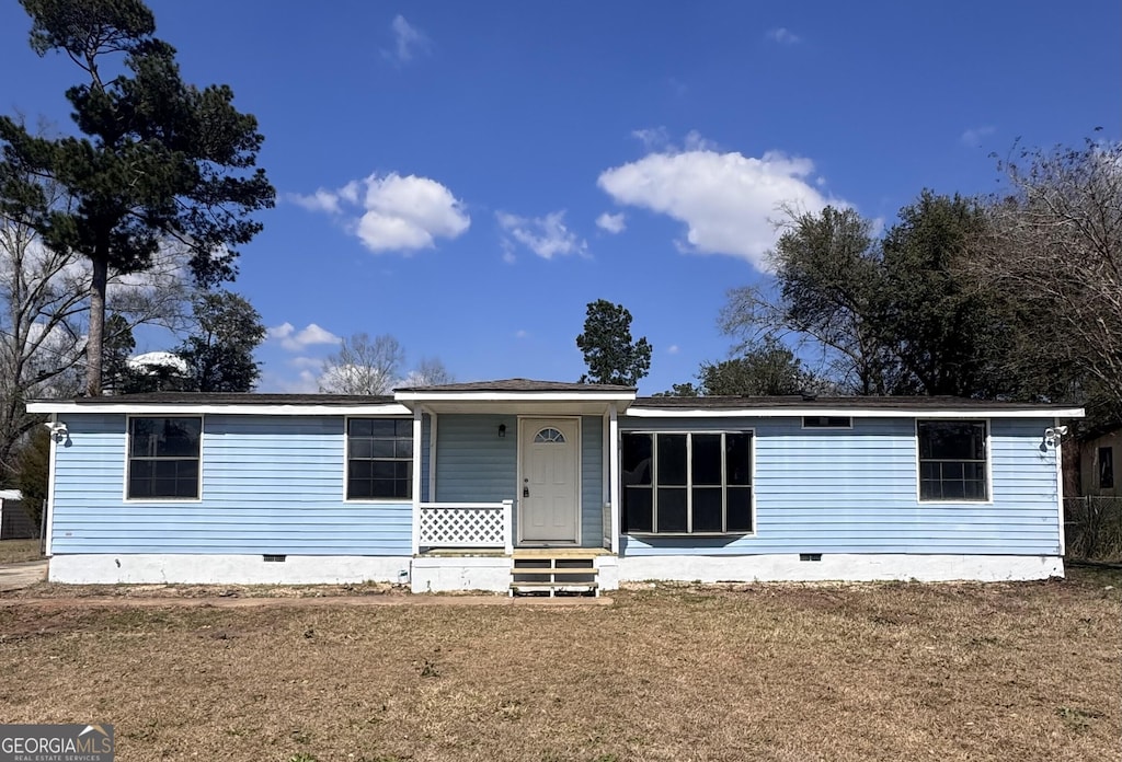 view of front of property featuring a front yard and crawl space