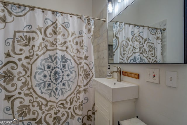 bathroom featuring vanity and a shower with shower curtain