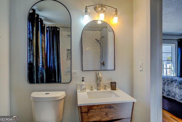 bathroom with toilet, a shower with curtain, and vanity