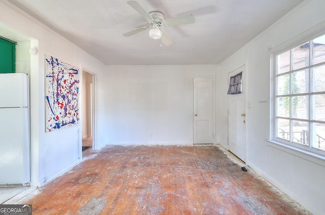 empty room featuring ceiling fan