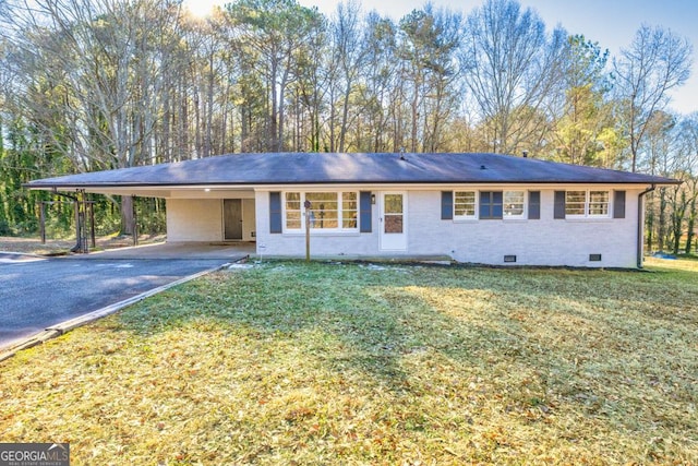 ranch-style house featuring a front yard and a carport