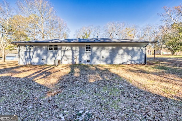 back of house with a lawn