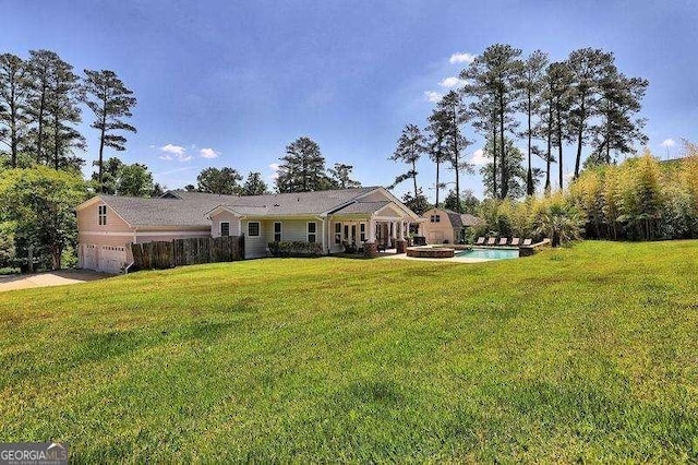 view of front of home featuring a front yard