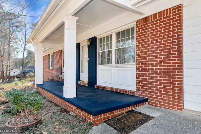 entrance to property featuring covered porch