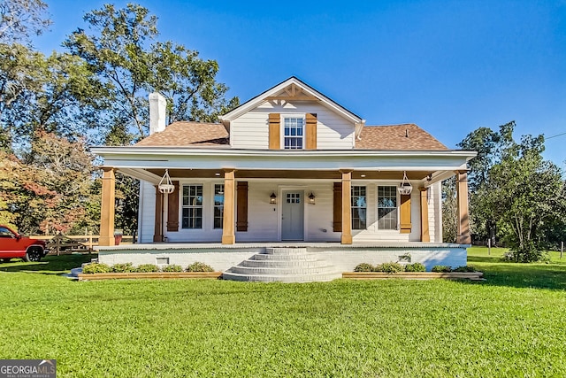 view of front of property featuring a front lawn and covered porch