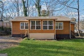 exterior space featuring a lawn