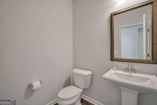 bathroom featuring toilet and sink