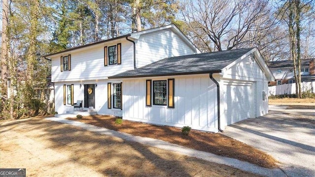 view of front of property featuring a garage