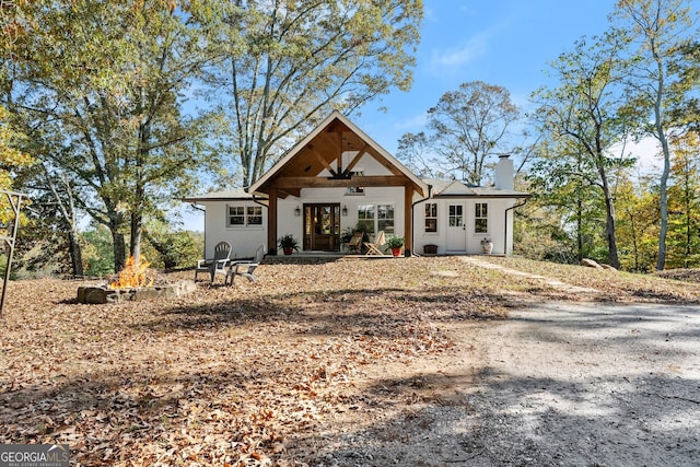 view of front of house featuring a fire pit