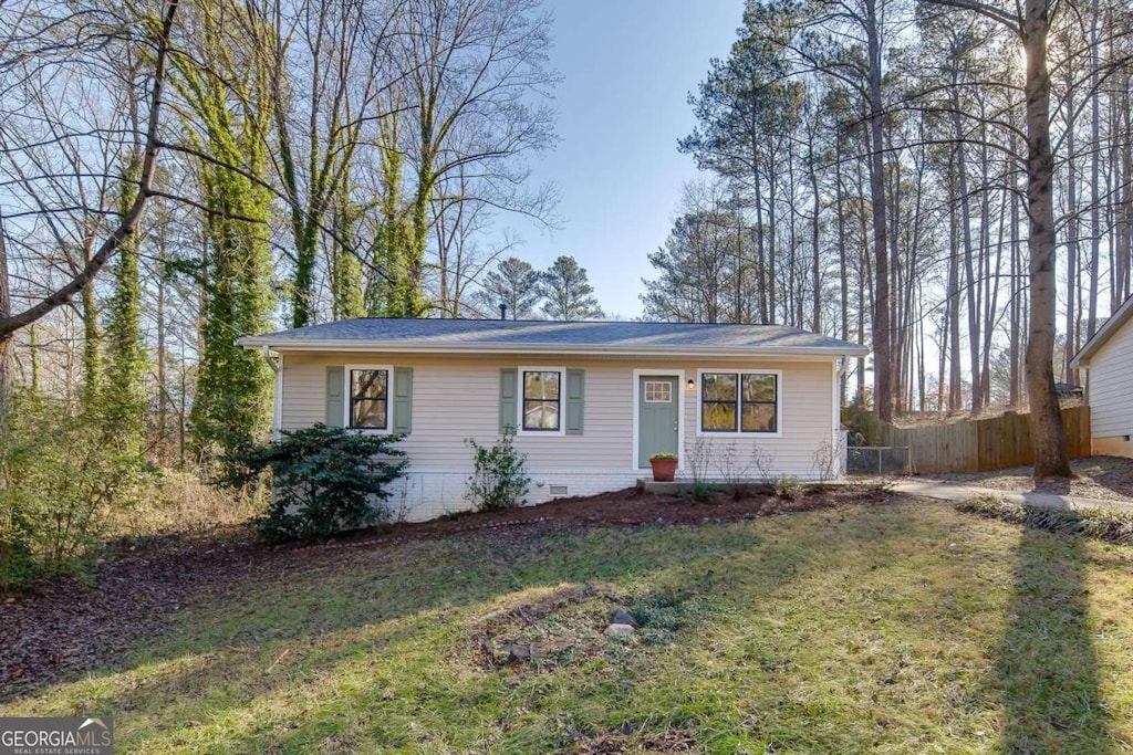 ranch-style home featuring a front yard