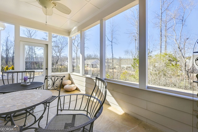 sunroom featuring a ceiling fan