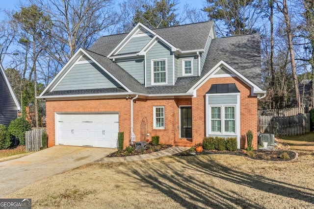 view of front of house featuring a front lawn