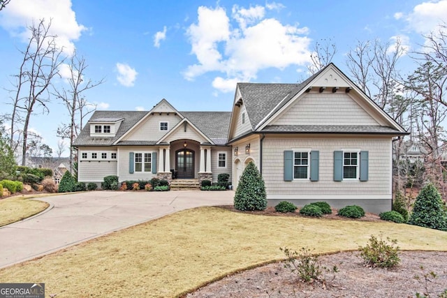 craftsman-style home featuring a front lawn