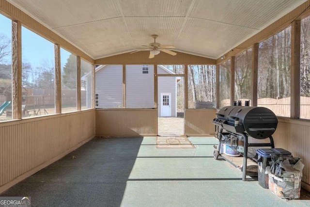 sunroom / solarium featuring vaulted ceiling and ceiling fan