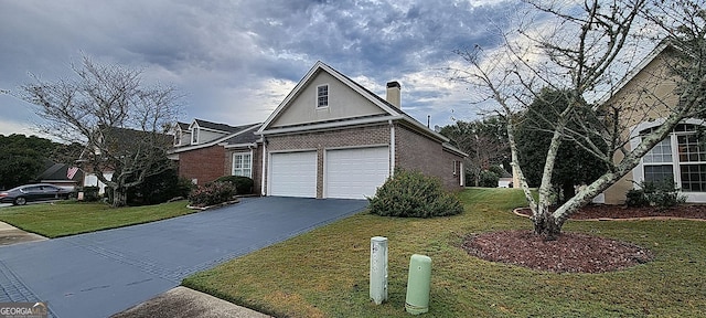 view of front of house featuring a front lawn and a garage