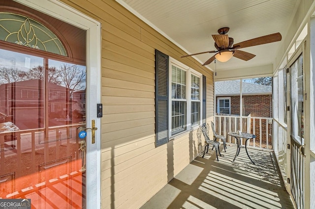 sunroom / solarium featuring ceiling fan