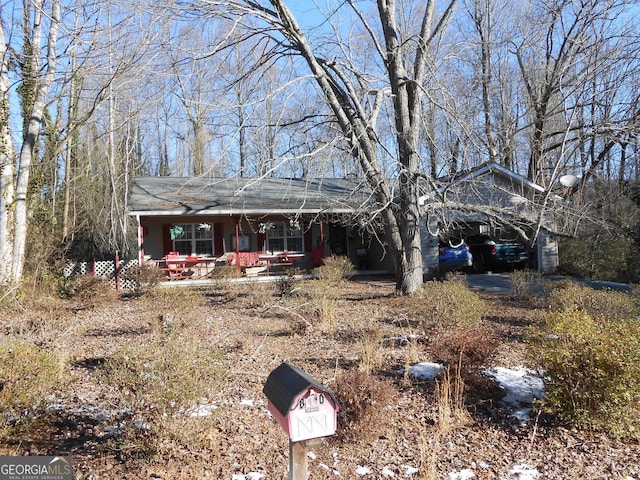 ranch-style home with covered porch