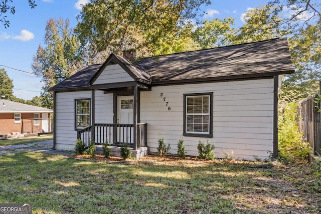 bungalow-style house featuring a front lawn