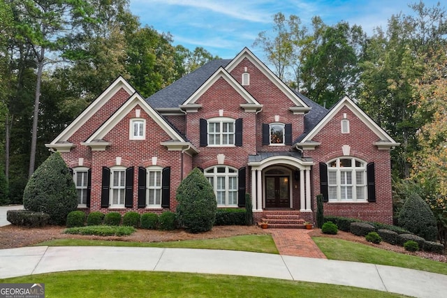 craftsman-style home featuring a front yard