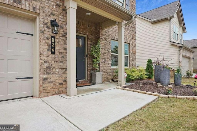 property entrance featuring a porch