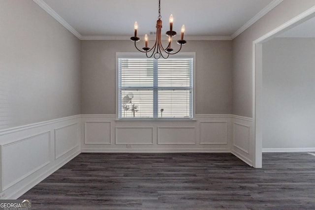 unfurnished room featuring dark hardwood / wood-style flooring, an inviting chandelier, and ornamental molding